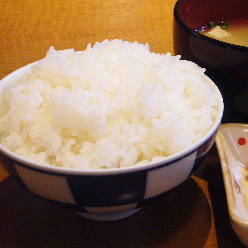 お椀に盛られたごはん